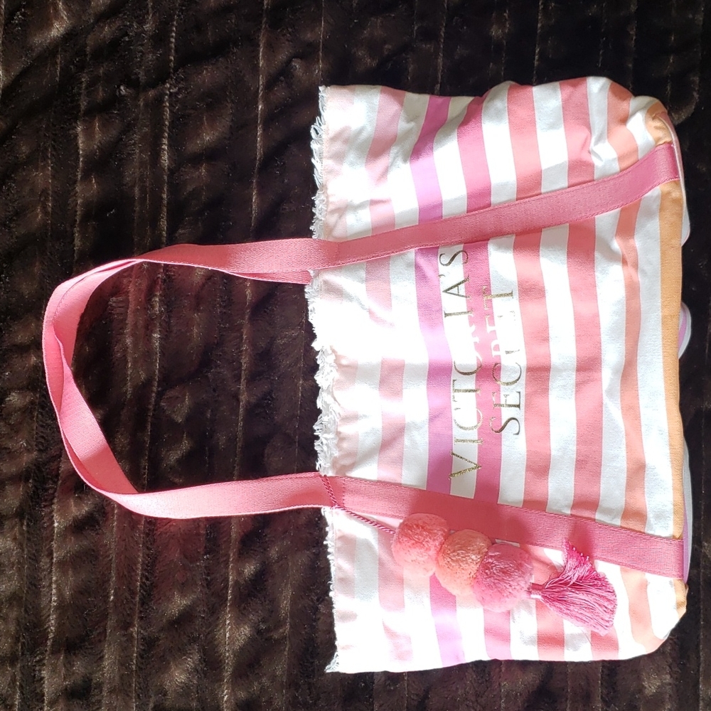 Victorias Secret Beach Weekender Tote with Pom Pom - Picture 1 of 16